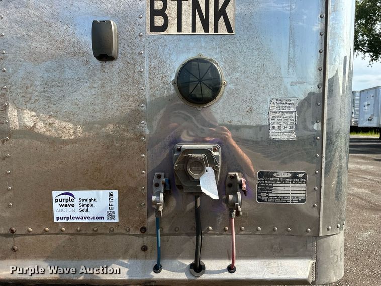 image for item EF1786 2012 Dorsey dry van trailer