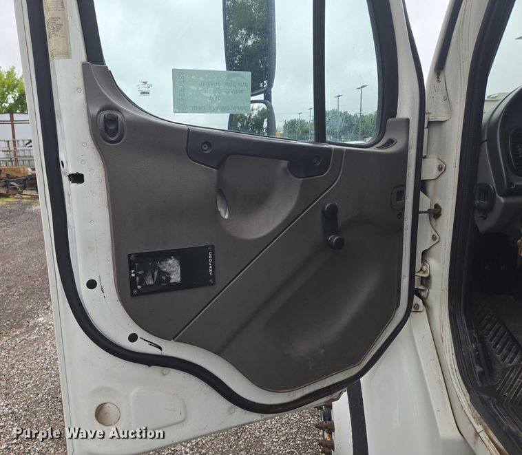 image for item EF1788 2009 Freightliner Business Class M2 box truck