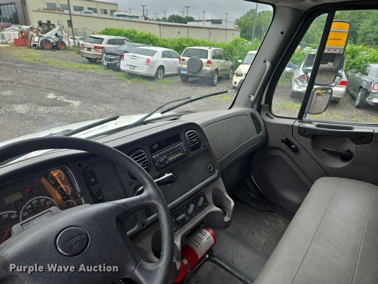 image for item EF1788 2009 Freightliner Business Class M2 box truck