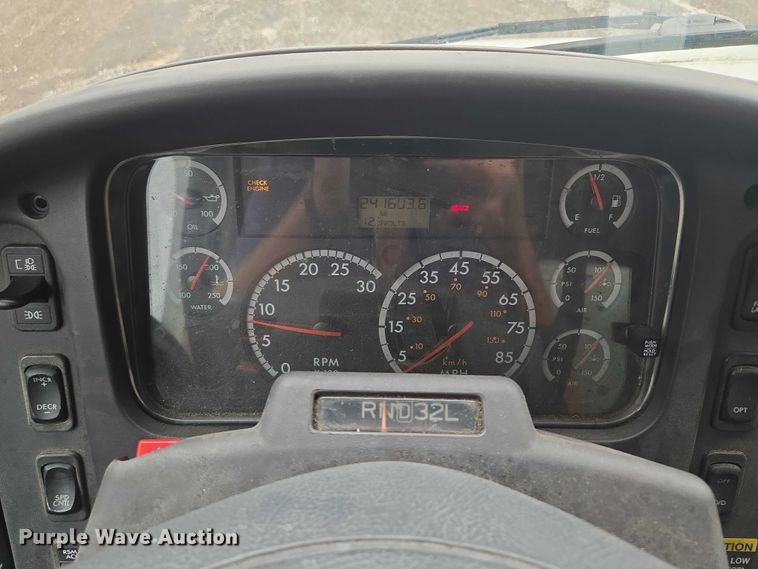 image for item EF1788 2009 Freightliner Business Class M2 box truck