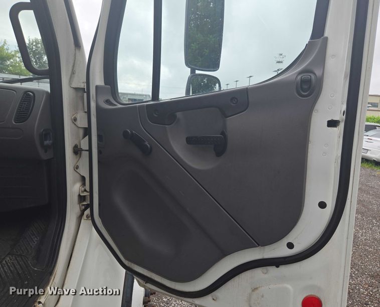 image for item EF1788 2009 Freightliner Business Class M2 box truck