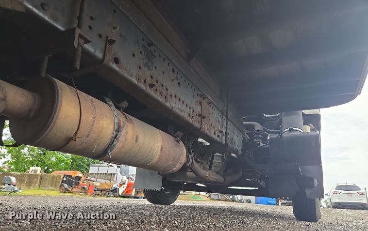 image for item EF1790 2002 Isuzu NPR box truck