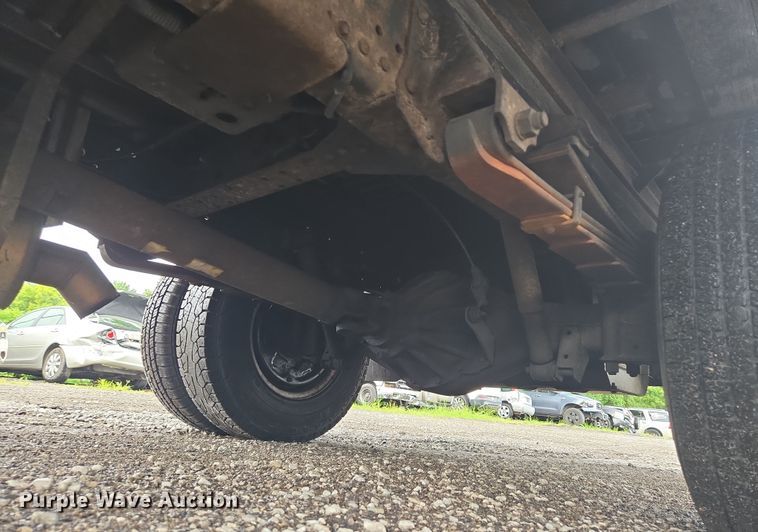 image for item EF1790 2002 Isuzu NPR box truck