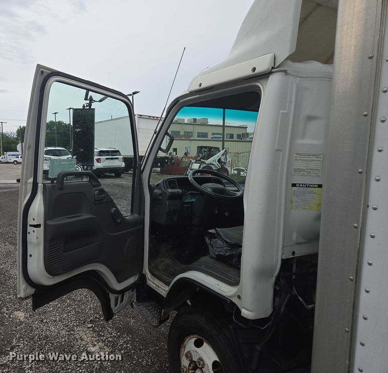 image for item EF1790 2002 Isuzu NPR box truck