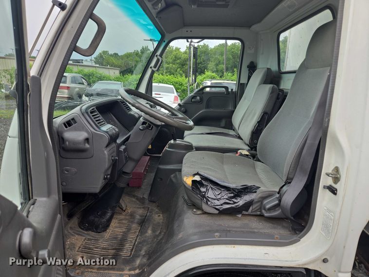 image for item EF1790 2002 Isuzu NPR box truck