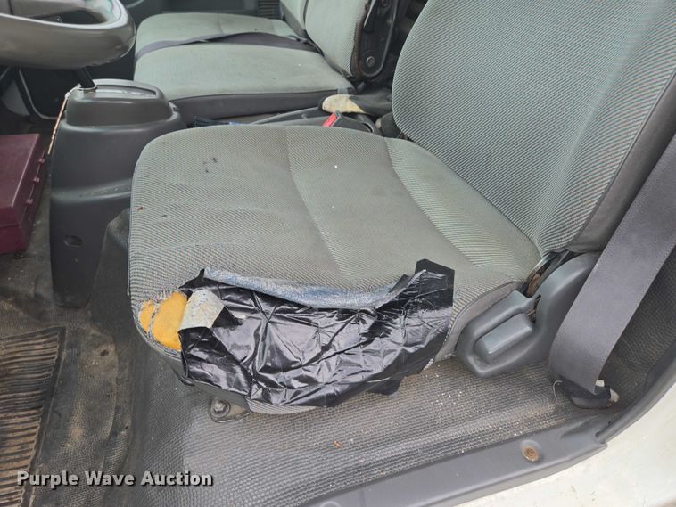 image for item EF1790 2002 Isuzu NPR box truck