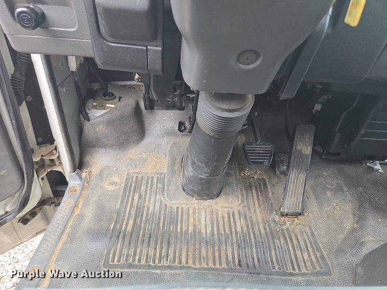 image for item EF1790 2002 Isuzu NPR box truck