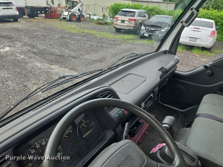 image for item EF1790 2002 Isuzu NPR box truck