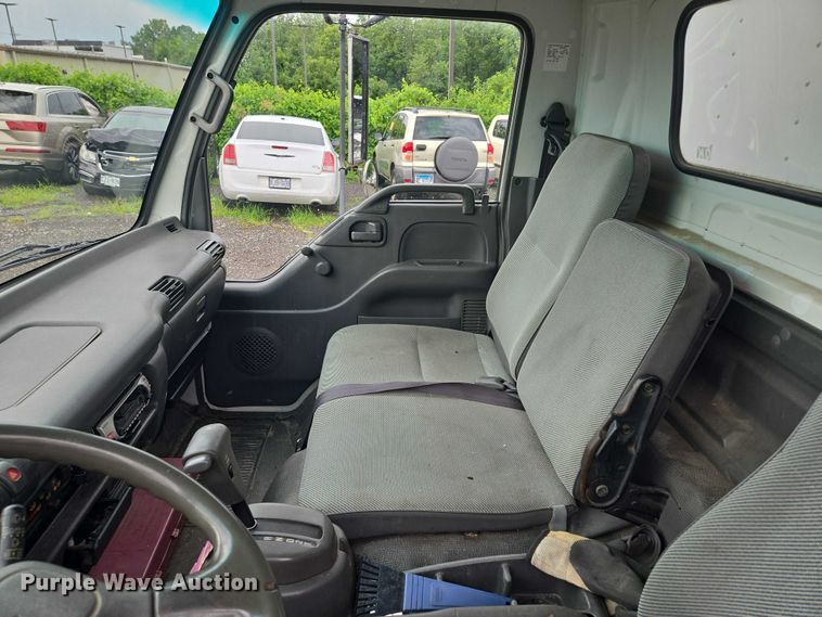 image for item EF1790 2002 Isuzu NPR box truck