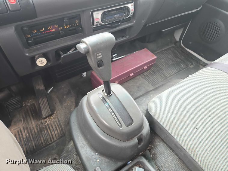 image for item EF1790 2002 Isuzu NPR box truck