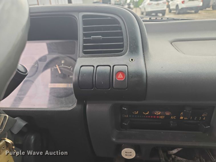 image for item EF1790 2002 Isuzu NPR box truck