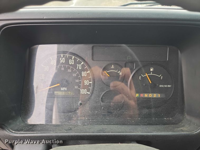 image for item EF1790 2002 Isuzu NPR box truck