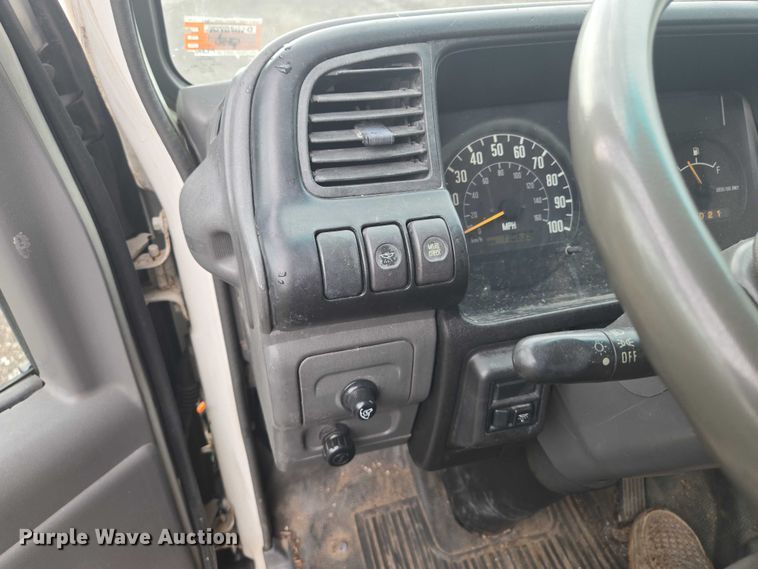 image for item EF1790 2002 Isuzu NPR box truck