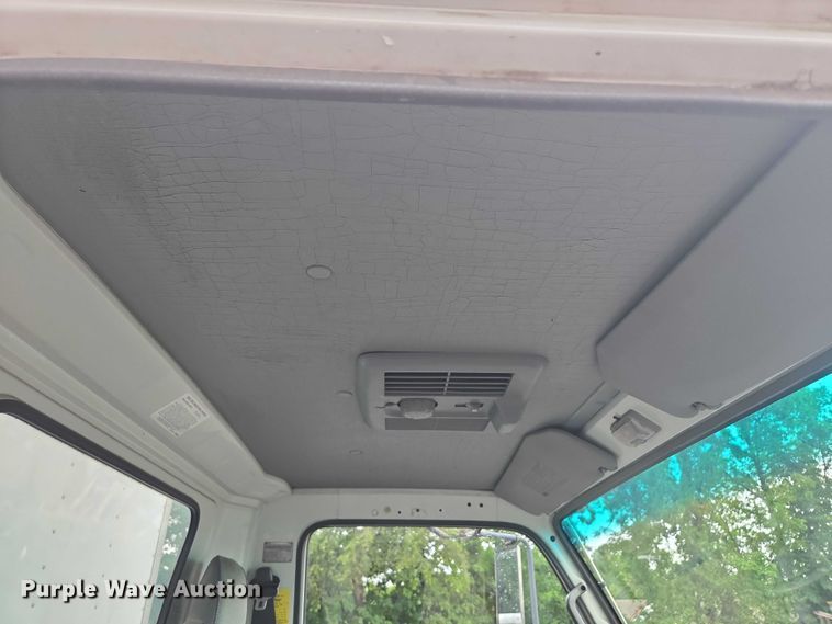 image for item EF1790 2002 Isuzu NPR box truck