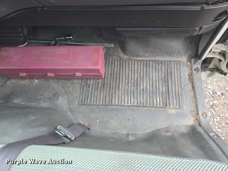 image for item EF1790 2002 Isuzu NPR box truck