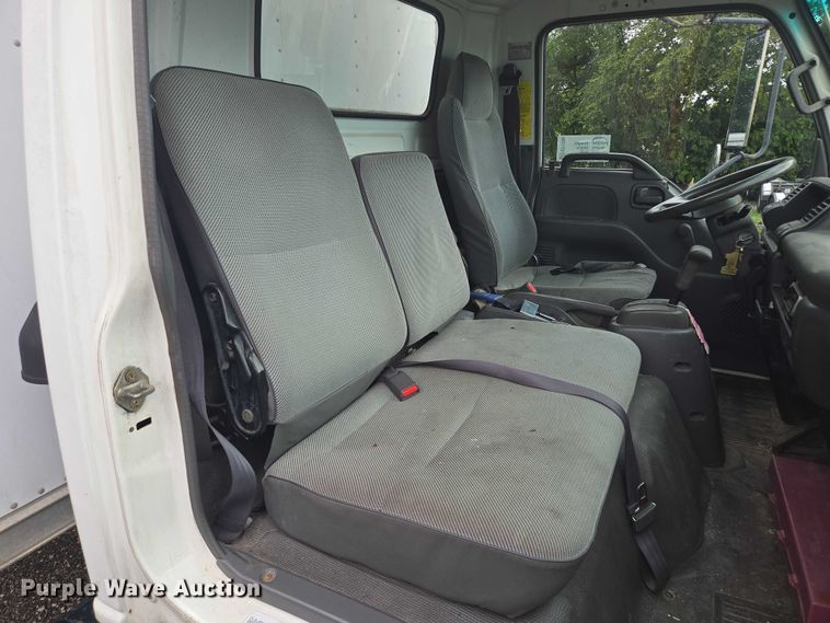 image for item EF1790 2002 Isuzu NPR box truck