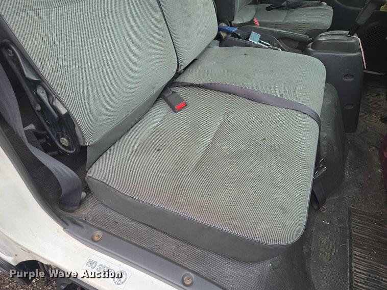 image for item EF1790 2002 Isuzu NPR box truck