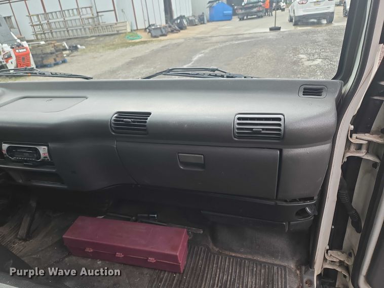 image for item EF1790 2002 Isuzu NPR box truck