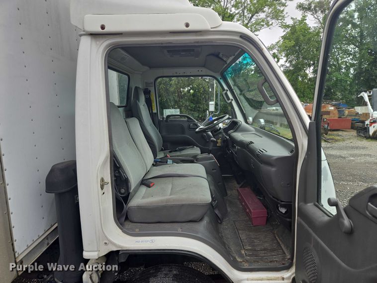 image for item EF1790 2002 Isuzu NPR box truck