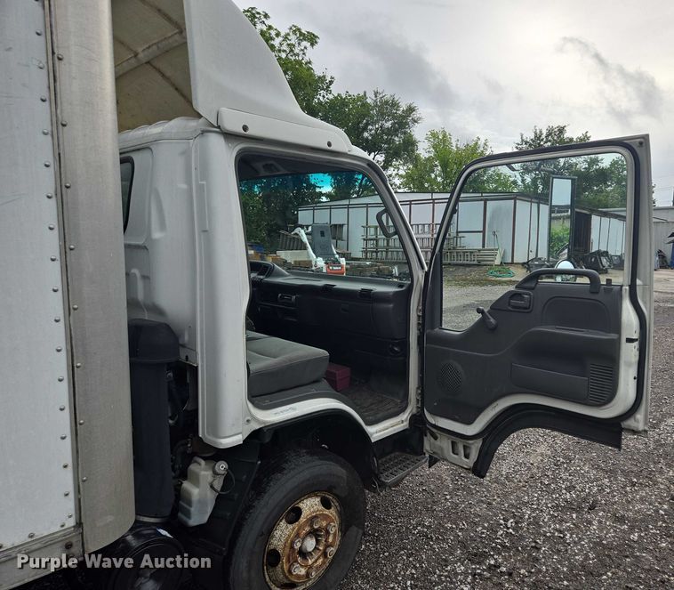 image for item EF1790 2002 Isuzu NPR box truck