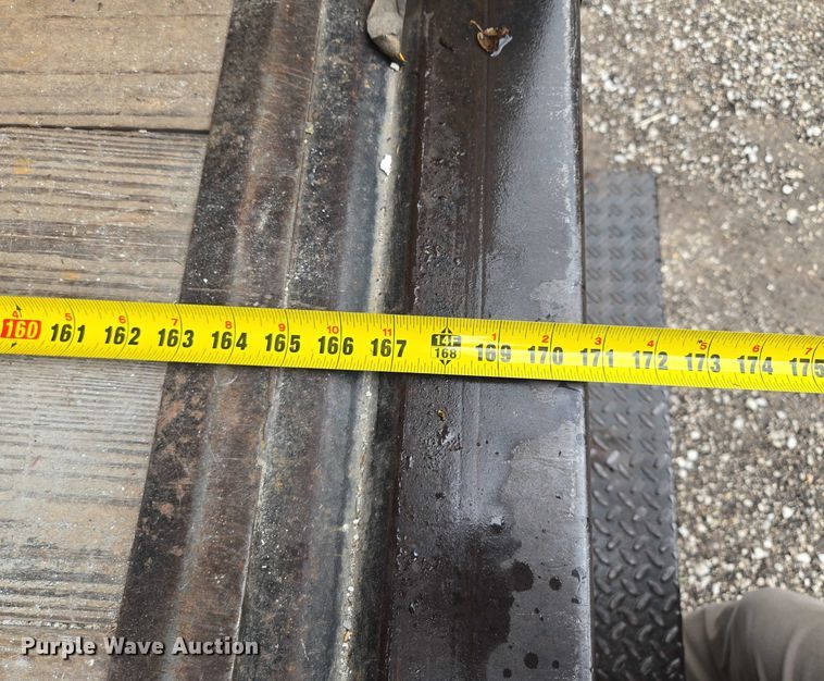 image for item EF1790 2002 Isuzu NPR box truck