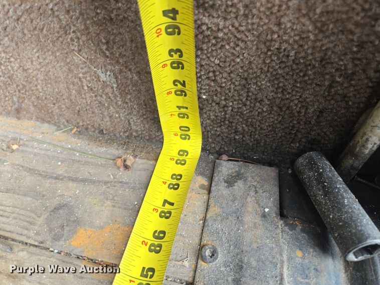 image for item EF1790 2002 Isuzu NPR box truck