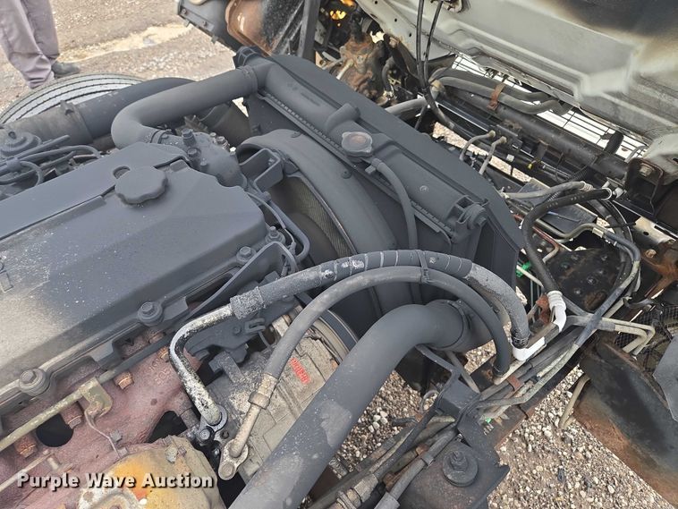 image for item EF1790 2002 Isuzu NPR box truck