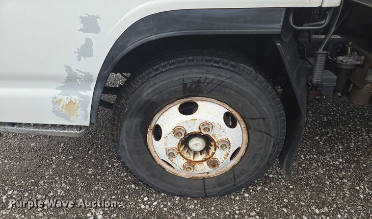 image for item EF1790 2002 Isuzu NPR box truck