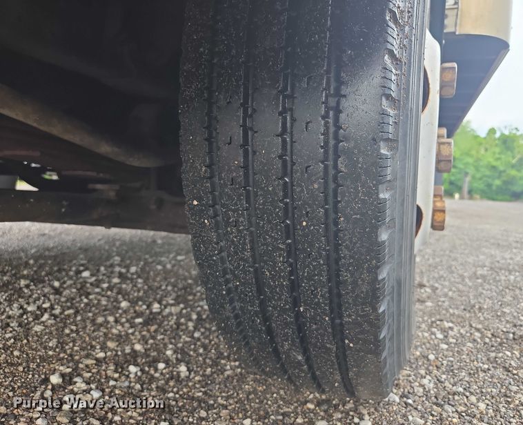 image for item EF1790 2002 Isuzu NPR box truck