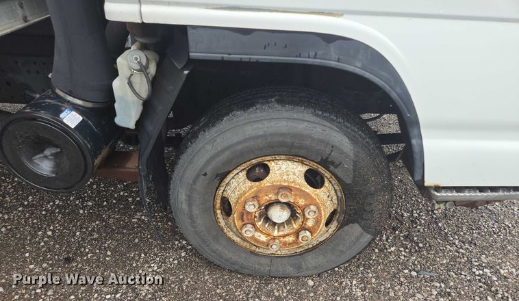 image for item EF1790 2002 Isuzu NPR box truck