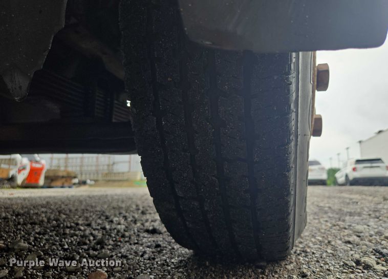 image for item EF1790 2002 Isuzu NPR box truck