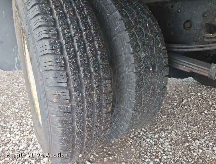 image for item EF1790 2002 Isuzu NPR box truck