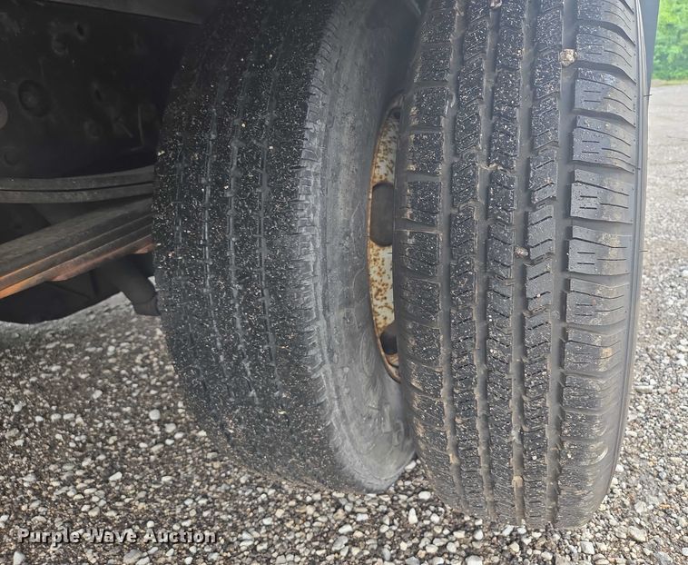 image for item EF1790 2002 Isuzu NPR box truck