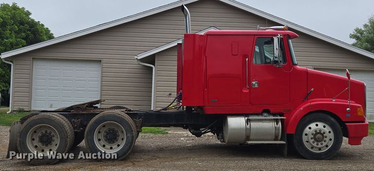image for item EF1795 1988 WhiteGMC WIA Areo semi truck