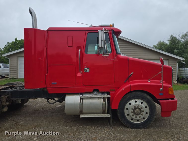 image for item EF1795 1988 WhiteGMC WIA Areo semi truck