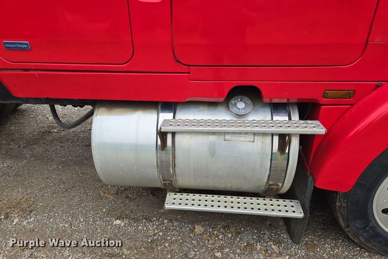 image for item EF1795 1988 WhiteGMC WIA Areo semi truck