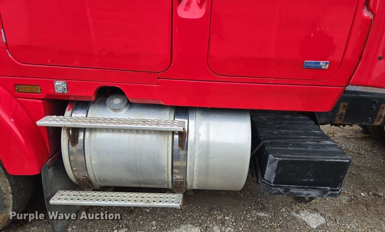 image for item EF1795 1988 WhiteGMC WIA Areo semi truck