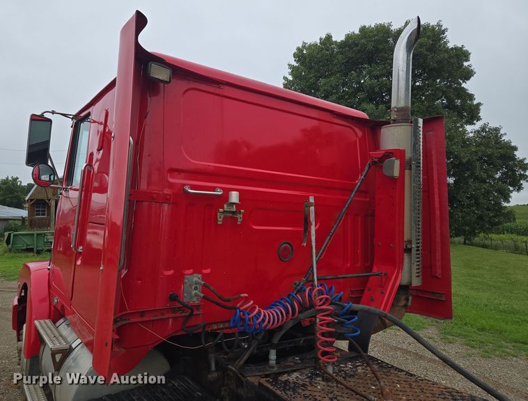 image for item EF1795 1988 WhiteGMC WIA Areo semi truck