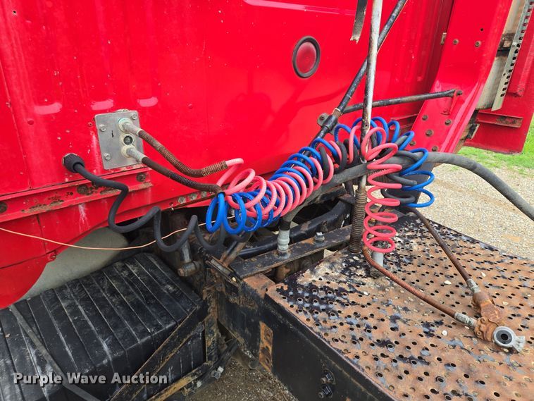 image for item EF1795 1988 WhiteGMC WIA Areo semi truck