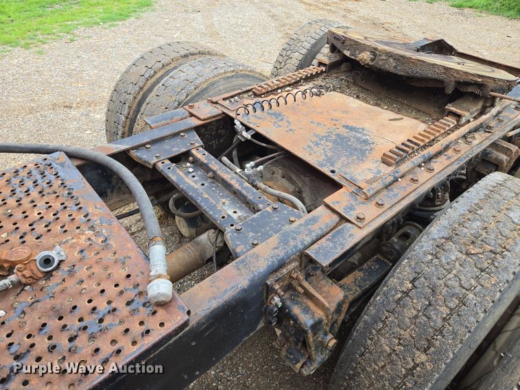 image for item EF1795 1988 WhiteGMC WIA Areo semi truck