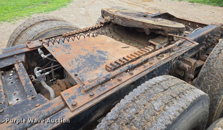 image for item EF1795 1988 WhiteGMC WIA Areo semi truck