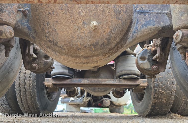 image for item EF1795 1988 WhiteGMC WIA Areo semi truck