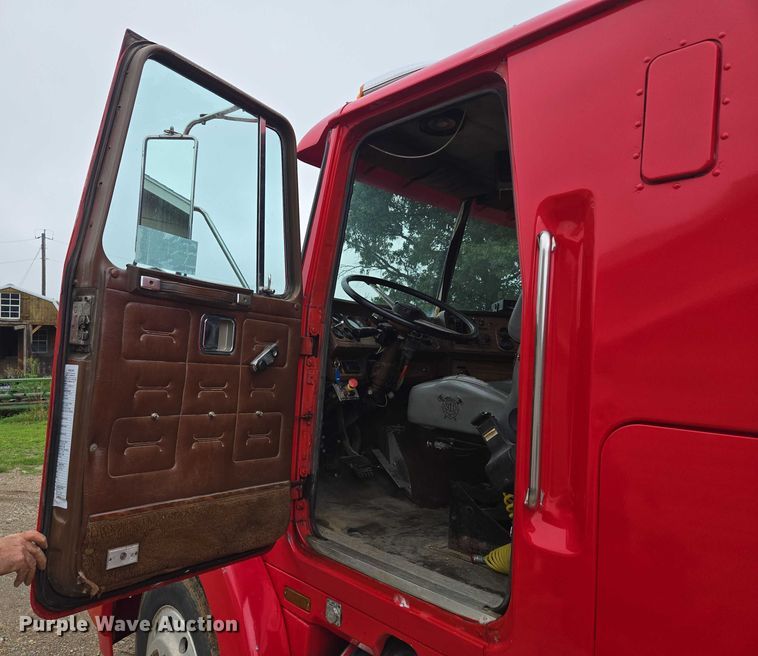 image for item EF1795 1988 WhiteGMC WIA Areo semi truck