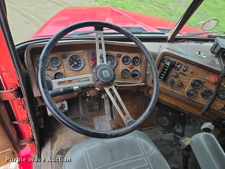 image for item EF1795 1988 WhiteGMC WIA Areo semi truck