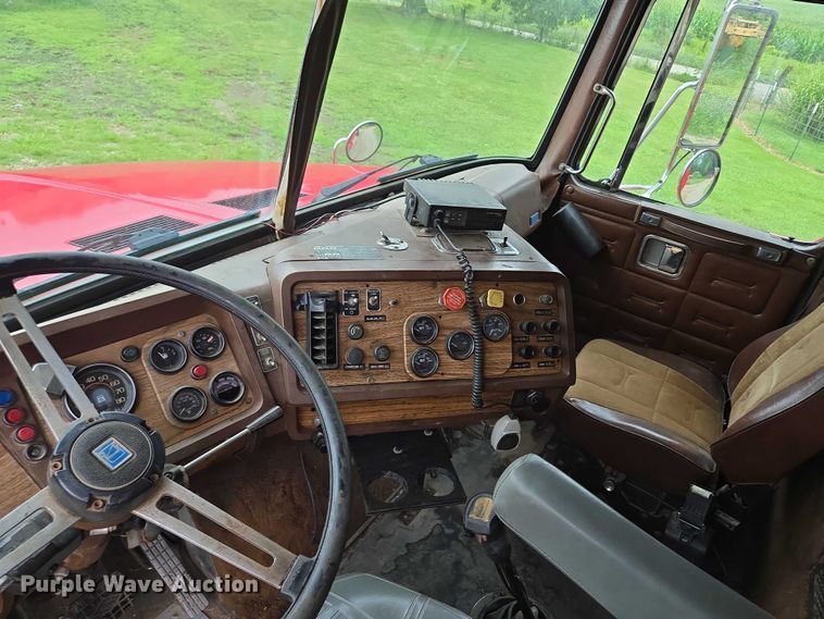 image for item EF1795 1988 WhiteGMC WIA Areo semi truck