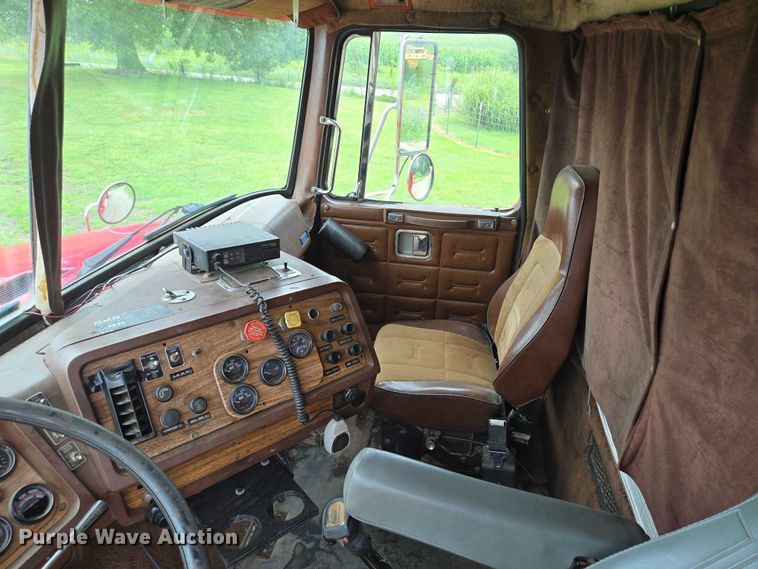 image for item EF1795 1988 WhiteGMC WIA Areo semi truck