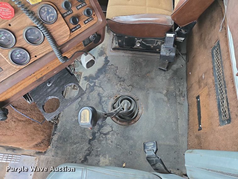 image for item EF1795 1988 WhiteGMC WIA Areo semi truck