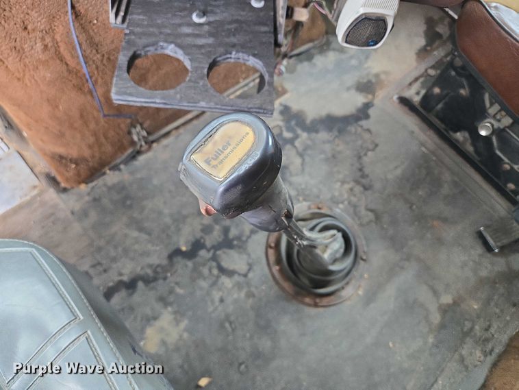 image for item EF1795 1988 WhiteGMC WIA Areo semi truck