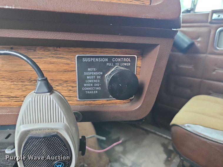 image for item EF1795 1988 WhiteGMC WIA Areo semi truck