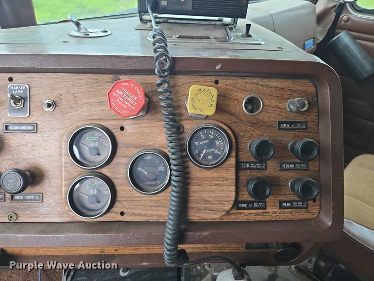 image for item EF1795 1988 WhiteGMC WIA Areo semi truck